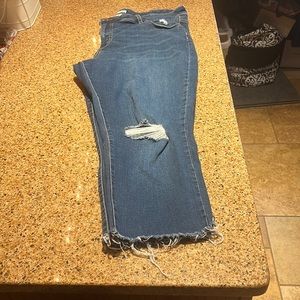 Women’s Ava& Viv ankle length distressed jeans